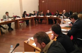 El Secretario General de la FEMP, Jua Ávila (primero por la izquierdda), en la reunión de Valencia.